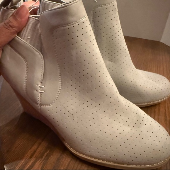 DV by Dolce Vita GERDY Beige Ankle Booties. NWOT. Size 11 - Picture 4 of 6